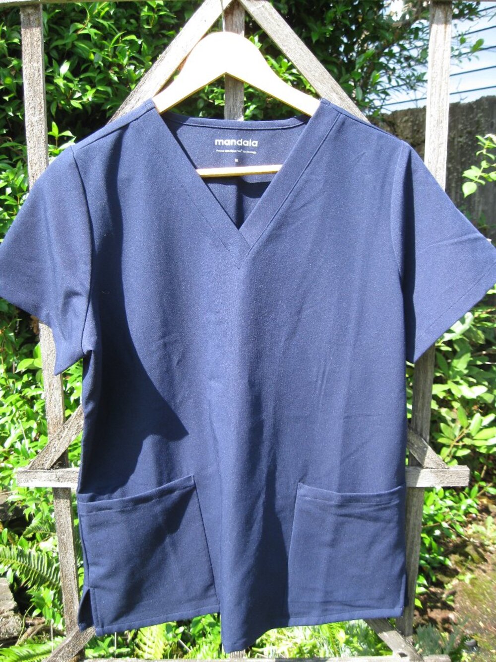 Mandala 6 Pocket Scrub Top Navy Blue Size Medium